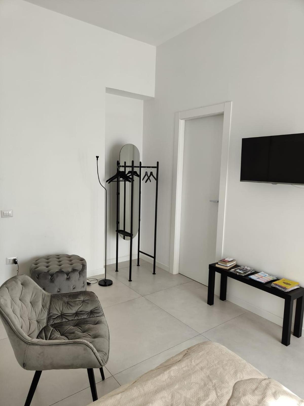 Oasi Al Centro Con Parcheggio Bed & Breakfast Salerno Dış mekan fotoğraf