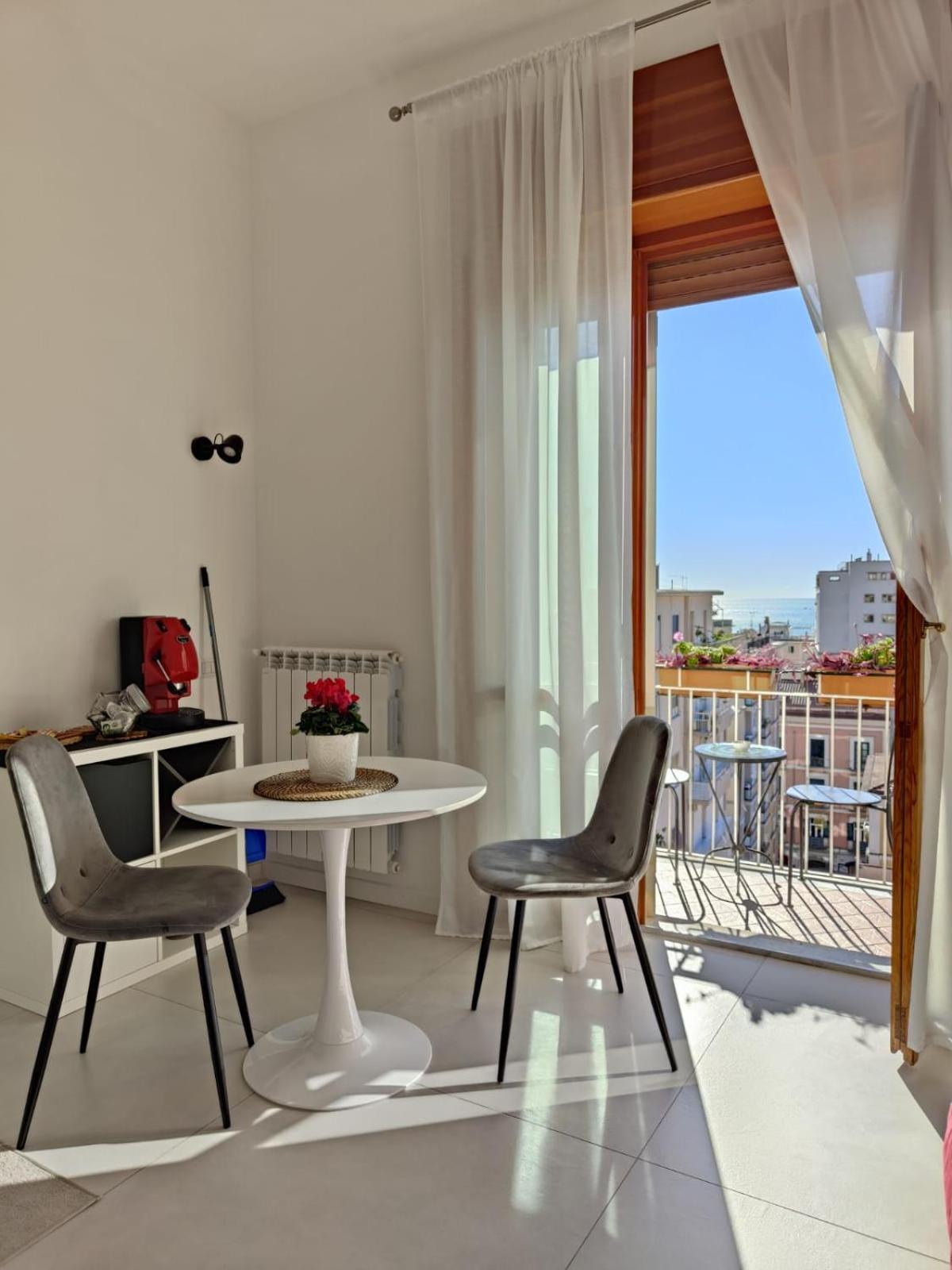 Oasi Al Centro Con Parcheggio Bed & Breakfast Salerno Dış mekan fotoğraf