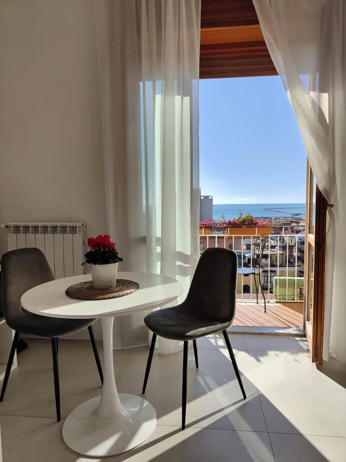Oasi Al Centro Con Parcheggio Bed & Breakfast Salerno Dış mekan fotoğraf